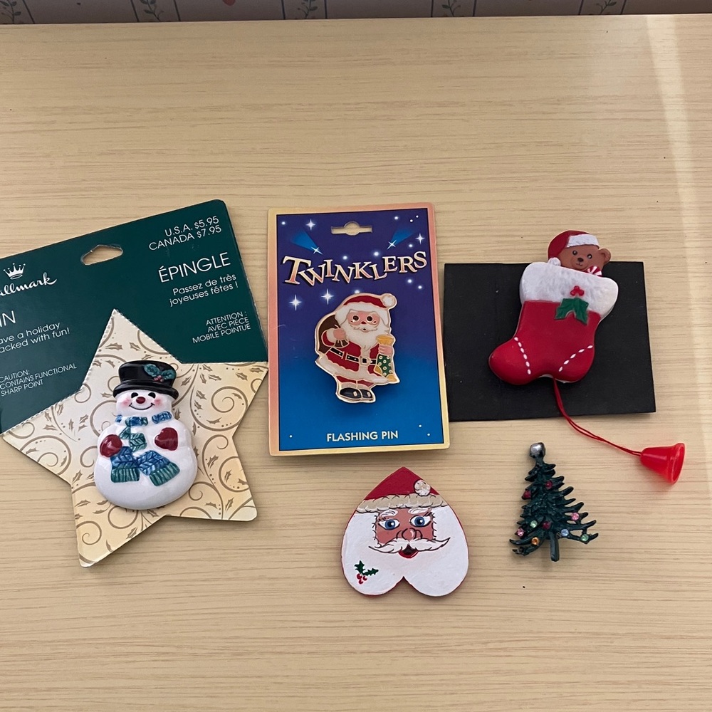 Holiday Collect of 5 Delightful Pins